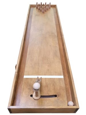 Joc mini bowling din lemn masiv cu braț de lansare și zece popice așezate la capătul pistei